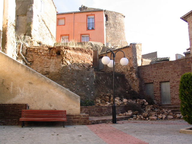 Z - Vista Castillo desde plaza Iglesia - Derrumbe y Escaleras